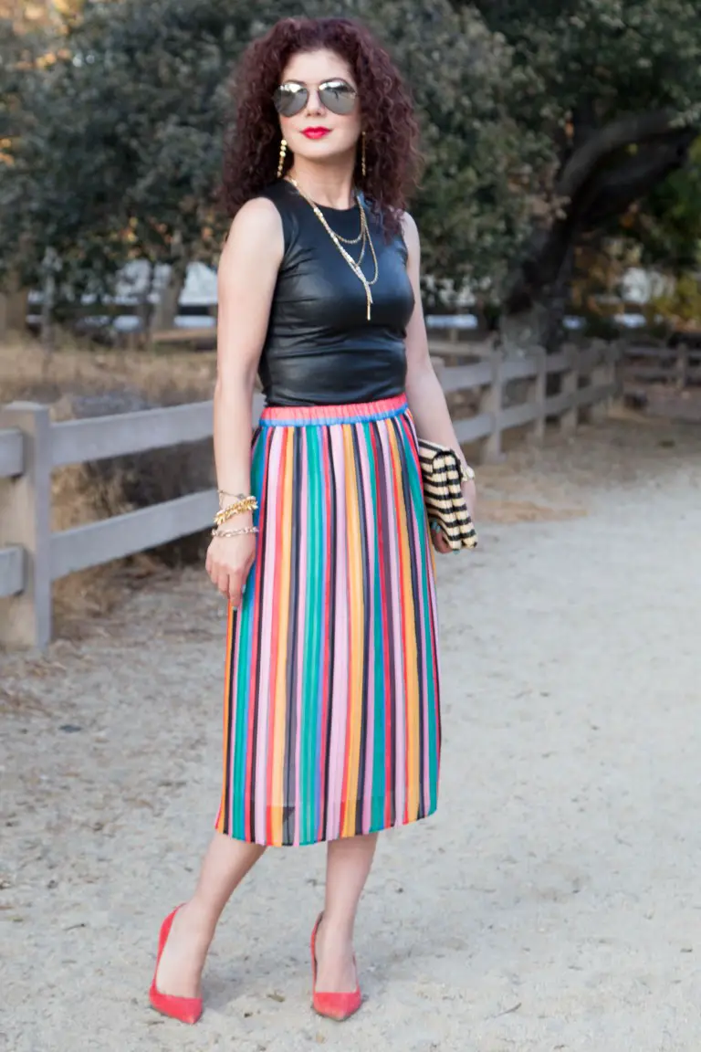 Pleated skirt outfits
