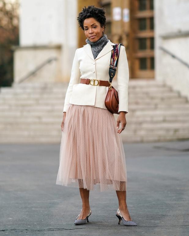 How to wear pleated skirts: Structured blazer and a belt