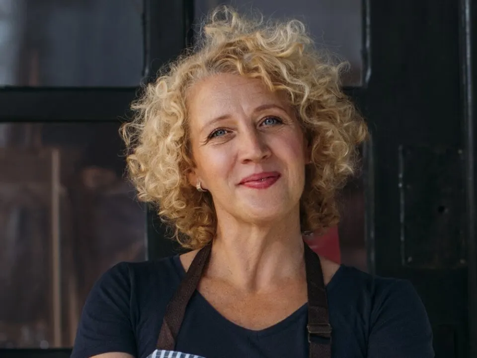 short haircuts for women over 50 with curly hair